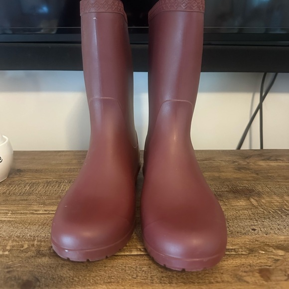 UGG Maroon Waterproof Boots - Picture 2 of 3